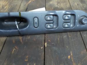 Gebruikte Raam schakelaar elektrisch Renault Laguna I Grandtour (K56) 1.8 RXE 16V Prijs € 14,99 Margeregeling aangeboden door A-Team Automotive