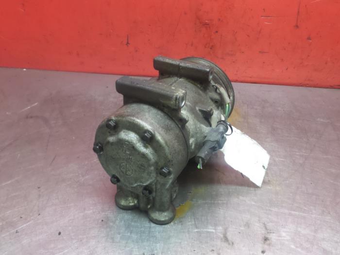 Aircopomp van een Ford Fiesta 5 (JD/JH) 1.4 TDCi 2002