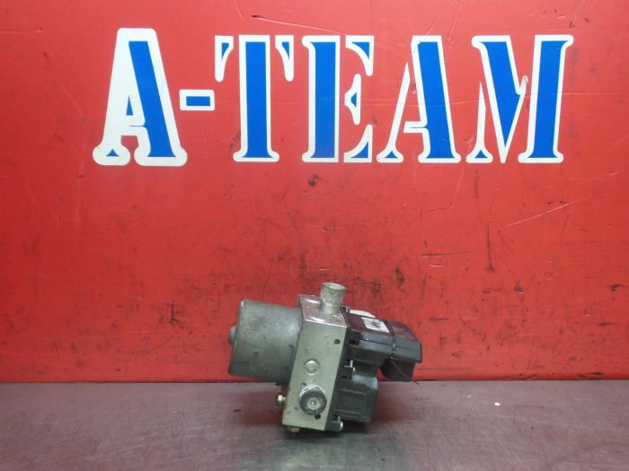 Gebruikte ABS Pomp Ford Mondeo III Wagon 1.8 16V SCI Prijs € 49,99 Margeregeling aangeboden door A-Team Automotive