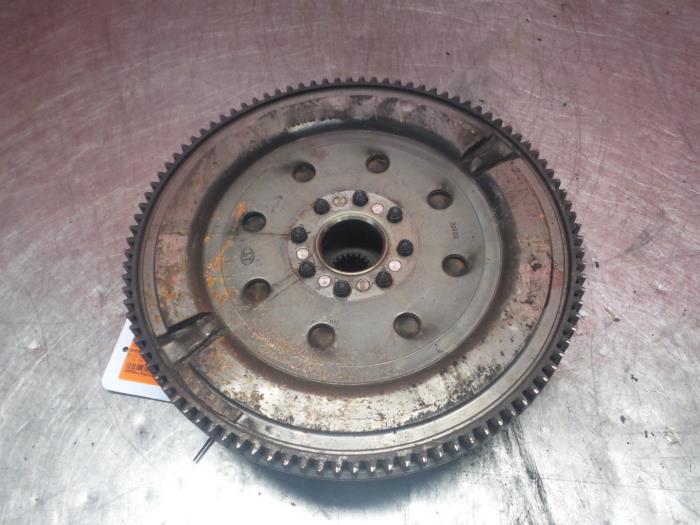 Dubbele massa vliegwiel van een Toyota Avensis Wagon (T25/B1E) 2.2 D-4D 16V 2006