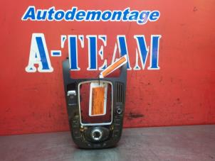 Gebruikte Handrem schakelaar Audi A4 Avant (B8) 2.7 TDI V6 24V Prijs € 29,99 Margeregeling aangeboden door A-Team Automotive