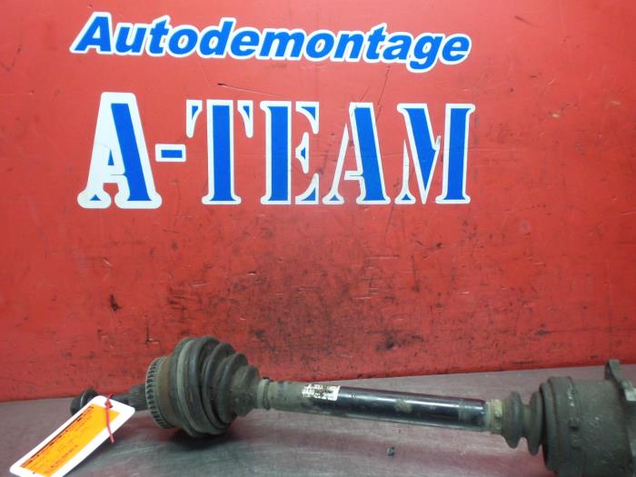 Gebruikte Steekas rechts-voor Volkswagen Passat Prijs € 29,99 Margeregeling aangeboden door A-Team Automotive
