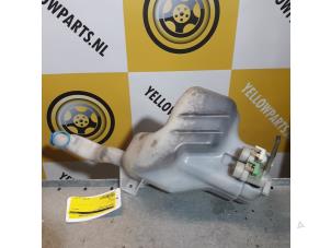 Gebruikte Ruitensproeiertank voor Suzuki SX4 (EY/GY) 1.6 16V VVT Comfort,Exclusive Autom. Prijs € 24,99 Margeregeling aangeboden door Yellow Parts