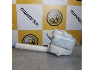 Gebruikte Ruitensproeiertank voor Suzuki Liana (ERA/ERB/RH4) 1.6 MPi 16V Prijs € 20,00 Margeregeling aangeboden door Yellow Parts