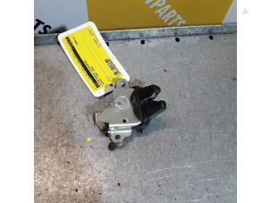 Gebruikte Slotmechaniek Kofferdeksel Suzuki Liana (ERA/ERB/RH4) 1.6 MPi 16V Prijs € 35,00 Margeregeling aangeboden door Yellow Parts
