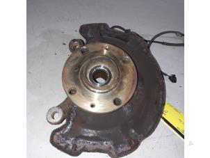 Gebruikte Fusee houder links-voor Suzuki Swift (ZA/ZC/ZD1/2/3/9) 1.3 VVT 16V Prijs € 39,95 Margeregeling aangeboden door Yellow Parts