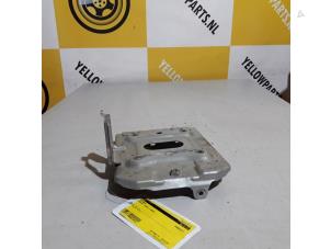 Gebruikte Accubak Suzuki New Ignis (MH) 1.5 16V Prijs € 20,00 Margeregeling aangeboden door Yellow Parts