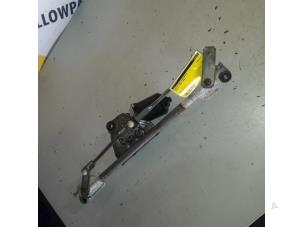 Gebruikte Ruitenwismotor + Mechaniek Suzuki Liana (ERC/ERD/RH4) 1.6 MPi 16V Prijs € 49,00 Margeregeling aangeboden door Yellow Parts