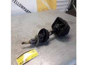 Gebruikte Versnellingspook Suzuki Jimny Softtop 1.3i 16V 4x4 Prijs € 30,00 Margeregeling aangeboden door Yellow Parts