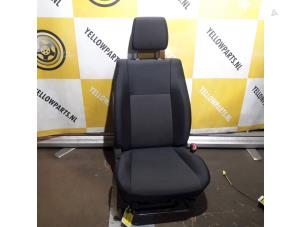 Gebruikte Voorstoel rechts Suzuki SX4 (EY/GY) 1.6 16V VVT Comfort,Exclusive Autom. Prijs € 75,00 Margeregeling aangeboden door Yellow Parts