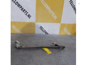 Gebruikte Ruitenwis Mechaniek Suzuki Alto (RF410) 1.1 16V Prijs € 25,00 Margeregeling aangeboden door Yellow Parts