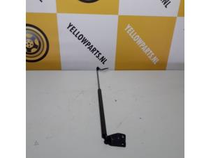 Nieuwe Gasdemper links-achter Suzuki Alto (RF410) 1.1 16V Prijs € 26,21 Inclusief btw aangeboden door Yellow Parts