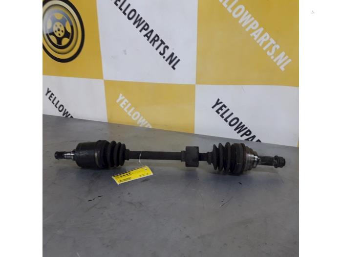Gebruikte Aandrijfas links-voor Suzuki Baleno (GC/GD) 1.6 16V Prijs € 39,95 Margeregeling aangeboden door Yellow Parts