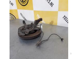 Gebruikte Fusee houder links-voor Suzuki Swift (ZA/ZC/ZD1/2/3/9) 1.3 VVT 16V Prijs € 39,95 Margeregeling aangeboden door Yellow Parts