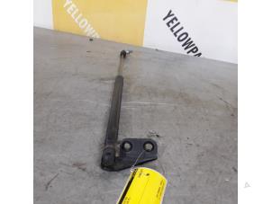 Gebruikte Kofferdekseldemper rechts-achter Suzuki Swift (ZA/ZC/ZD) 1.2 16_ Prijs € 20,00 Margeregeling aangeboden door Yellow Parts