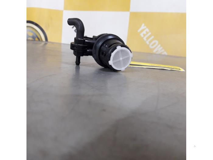 Pomp koplampsproeier van een Mazda CX-5 2019