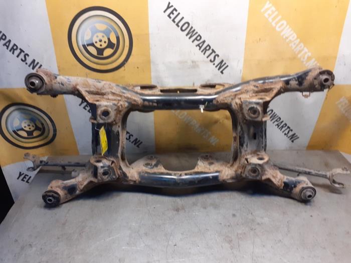Subframe van een Suzuki Grand Vitara II (JT) 1.6 16V 2010
