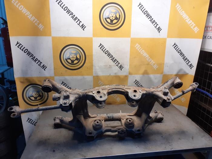 Subframe van een Suzuki Grand Vitara II (JT) 1.6 16V 2010