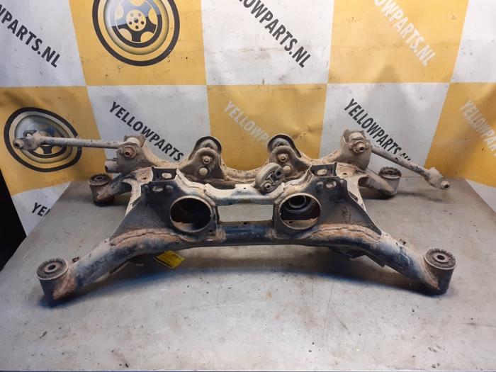 Subframe van een Suzuki Grand Vitara II (JT) 1.6 16V 2010