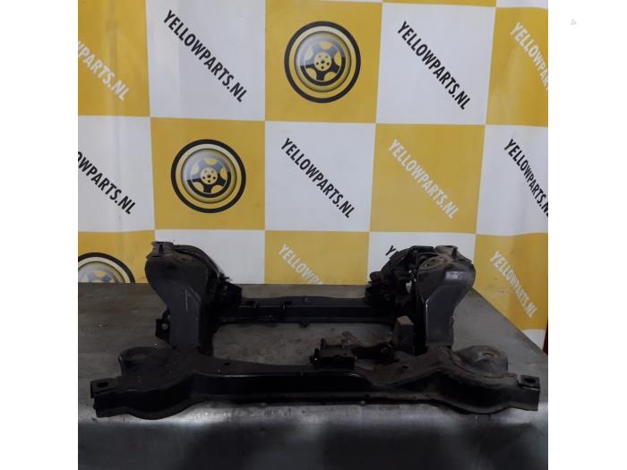 Subframe van een Suzuki Grand Vitara II (JT) 2.0 16V 2006