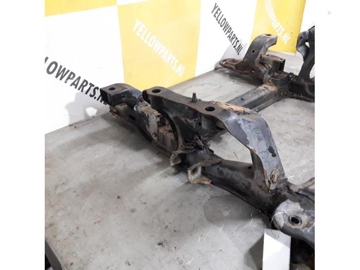 Subframe van een Suzuki Grand Vitara II (JT) 2.4 16V 2009