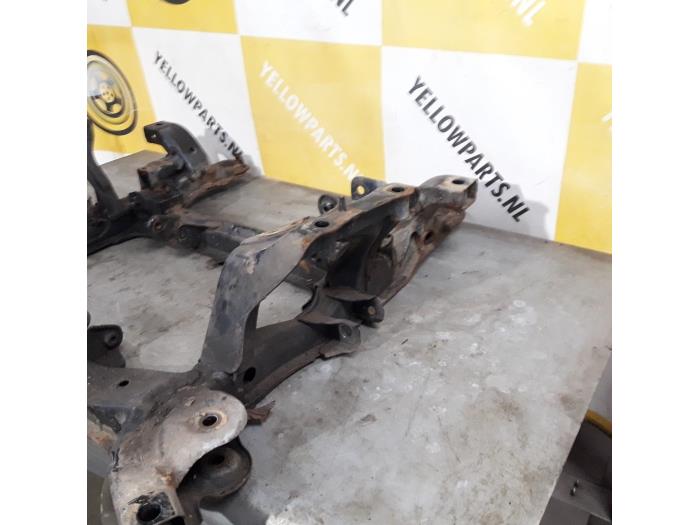 Subframe van een Suzuki Grand Vitara II (JT) 2.4 16V 2009