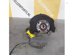 Gebruikte Fusee houder links-voor Suzuki Swift (ZA/ZC/ZD1/2/3/9) 1.3 DDis 16V Prijs € 39,95 Margeregeling aangeboden door Yellow Parts