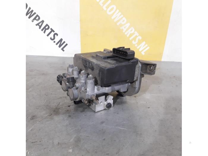 Gebruikte ABS Pomp Suzuki X-90 (SZ416) 1.6 16V 4x4 Prijs € 175,00 Margeregeling aangeboden door Yellow Parts