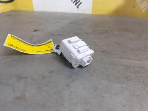 Gebruikte Module Centrale Deurvergrendeling Suzuki Swift (ZA/ZC/ZD1/2/3/9) Prijs € 35,00 Margeregeling aangeboden door Yellow Parts