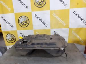 Gebruikte Tank Suzuki Grand Vitara II (JT) 2.0 16V Prijs € 95,00 Margeregeling aangeboden door Yellow Parts
