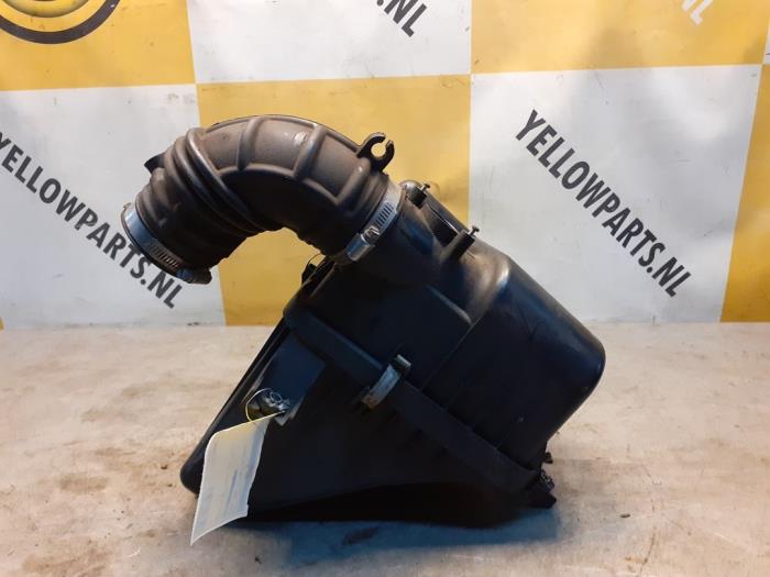 Gebruikte Luchtfilterhuis Suzuki Grand Vitara II (JT) 2.0 16V Prijs € 44,99 Margeregeling aangeboden door Yellow Parts