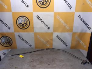 Gebruikte Handrem Kabel Suzuki Grand Vitara II (JT) 2.0 16V Prijs € 19,99 Margeregeling aangeboden door Yellow Parts