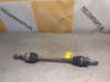 Aandrijfas links-voor van een Suzuki Swift (ZA/ZC/ZD1/2/3/9), 2005 / 2011 1.3 VVT 16V, Hatchback, Benzine, 1.328cc, 68kW (92pk), FWD, M13AVVT, 2005-02 / 2010-09, EZC11; MZA11; MZC11; NZA11; NZC11 2005