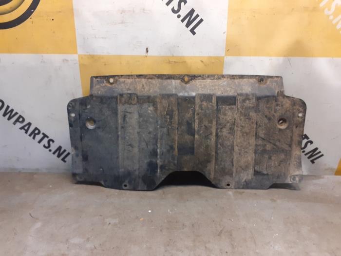 Gebruikte Afdekplaat motor Suzuki Grand Vitara II (JT) 2.0 16V Prijs € 44,99 Margeregeling aangeboden door Yellow Parts