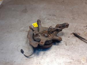 Gebruikte Fusee houder links-voor Suzuki Swift (ZA/ZC/ZD1/2/3/9) 1.3 VVT 16V Prijs € 39,95 Margeregeling aangeboden door Yellow Parts