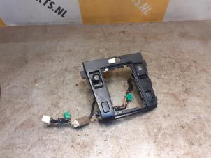 Gebruikte Dashboard deel Suzuki Grand Vitara II (JT) 2.0 16V Prijs € 20,00 Margeregeling aangeboden door Yellow Parts