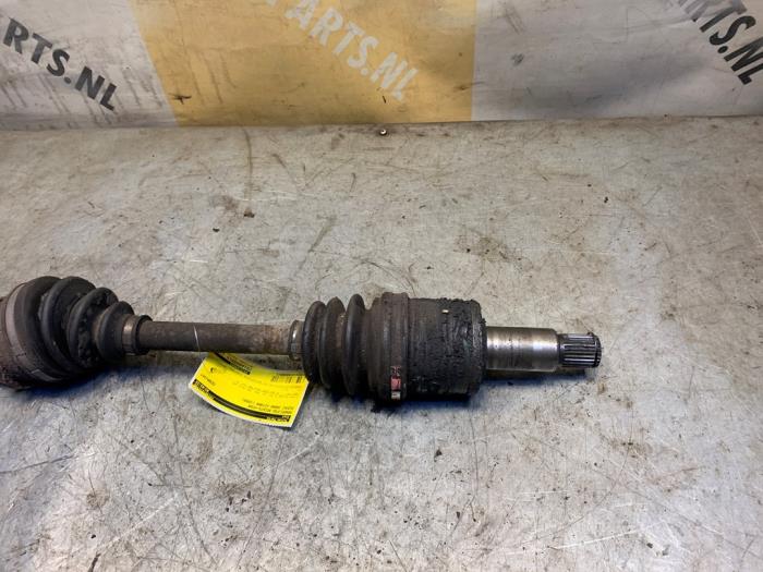 Gebruikte Aandrijfas rechts-voor Suzuki Grand Vitara I (FT/GT/HT) 2.0 16V Prijs € 85,00 Margeregeling aangeboden door Yellow Parts