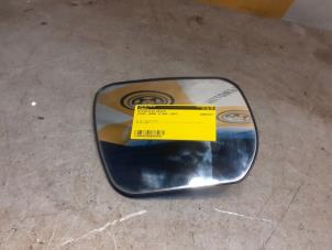 Gebruikte Spiegelglas rechts Suzuki Grand Vitara II (JT) 2.0 16V Prijs € 25,00 Margeregeling aangeboden door Yellow Parts