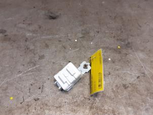 Gebruikte Keyless vehicle module Suzuki Splash 1.2 16V Prijs € 39,99 Margeregeling aangeboden door Yellow Parts