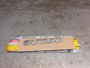 Gebruikte Embleem Suzuki Swift (ZA/ZC/ZD1/2/3/9) Prijs € 12,50 Margeregeling aangeboden door Yellow Parts