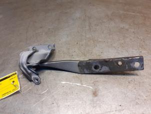 Gebruikte Motorkap Scharnier Suzuki Grand Vitara II (JT) 1.6 16V Prijs € 17,50 Margeregeling aangeboden door Yellow Parts