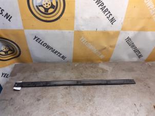 Gebruikte Sierlijst achterklep Suzuki Vitara Cabrio (ET/TA) 1.6i Prijs € 45,00 Margeregeling aangeboden door Yellow Parts