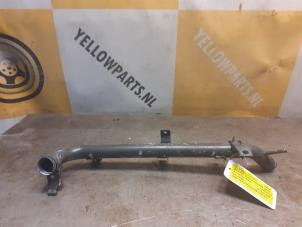 Gebruikte Waterpijp Suzuki Grand Vitara II (JT) 2.0 16V Prijs € 30,00 Margeregeling aangeboden door Yellow Parts
