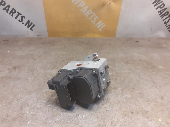 Gebruikte ABS Pomp Suzuki Swift (SF310/413) 1.3i 5-Drs. Prijs € 65,00 Margeregeling aangeboden door Yellow Parts