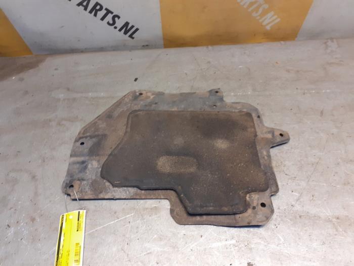 Gebruikte Afdekplaat motor Suzuki Grand Vitara II (JT) 2.0 16V Prijs € 25,00 Margeregeling aangeboden door Yellow Parts