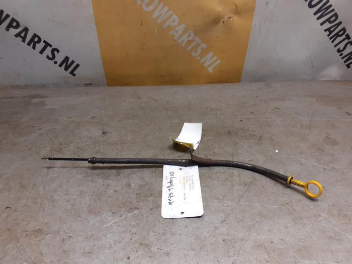 Gebruikte Olie Peilstok Suzuki Grand Vitara I (FT/GT/HT) 2.5 V6 24V Prijs € 19,99 Margeregeling aangeboden door Yellow Parts