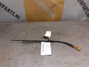 Gebruikte Peilstok Olie Suzuki Grand Vitara I (FT/GT/HT) 2.5 V6 24V Prijs € 20,00 Margeregeling aangeboden door Yellow Parts