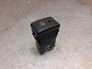 Gebruikte Mistlamp Schakelaar Suzuki Grand Vitara I (FT/GT/HT) 2.0 16V Prijs € 35,00 Margeregeling aangeboden door Yellow Parts