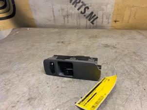 Gebruikte Elektrisch Raam Schakelaar Suzuki Ignis (FH) 1.3 16V Prijs € 25,00 Margeregeling aangeboden door Yellow Parts