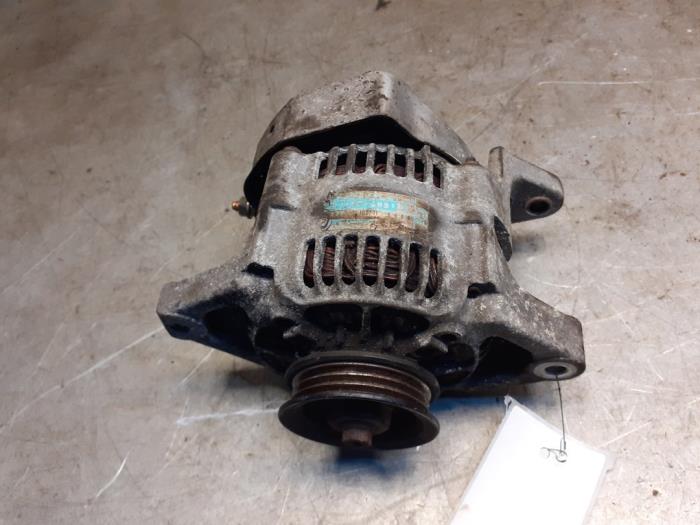 Gebruikte Dynamo Suzuki Swift (SF413/416) 1.3i GL,GX Prijs € 35,00 Margeregeling aangeboden door Yellow Parts